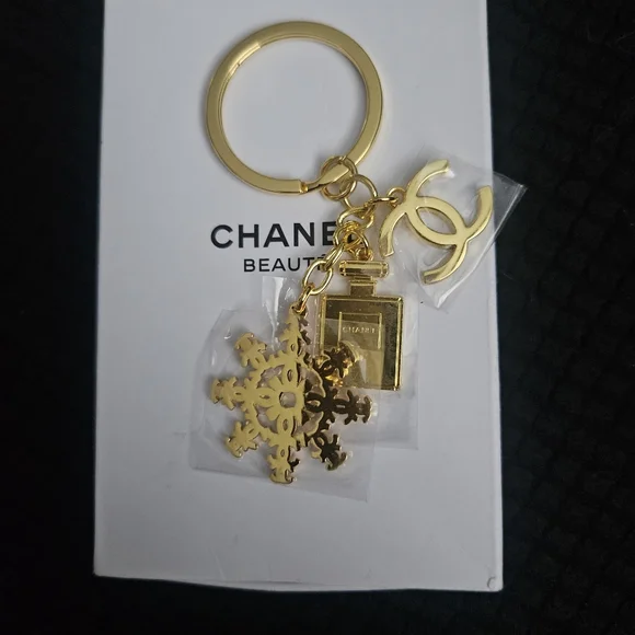 CHANEL Gold Charm Key Holder/ Bag Charm. New With Plastic. Very Rare - Picture 6 of 7